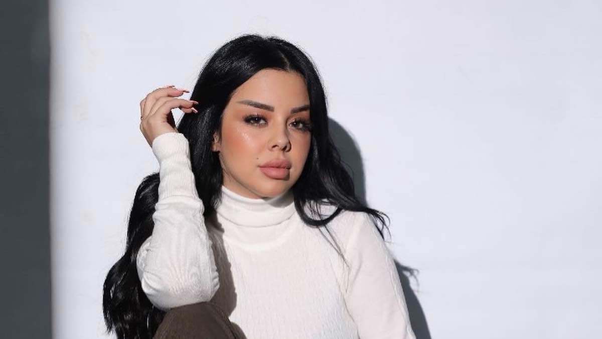 "ملابسها تحمل اسم موقع إباحي".. فنانة سورية ترد على التهم (فيديو)