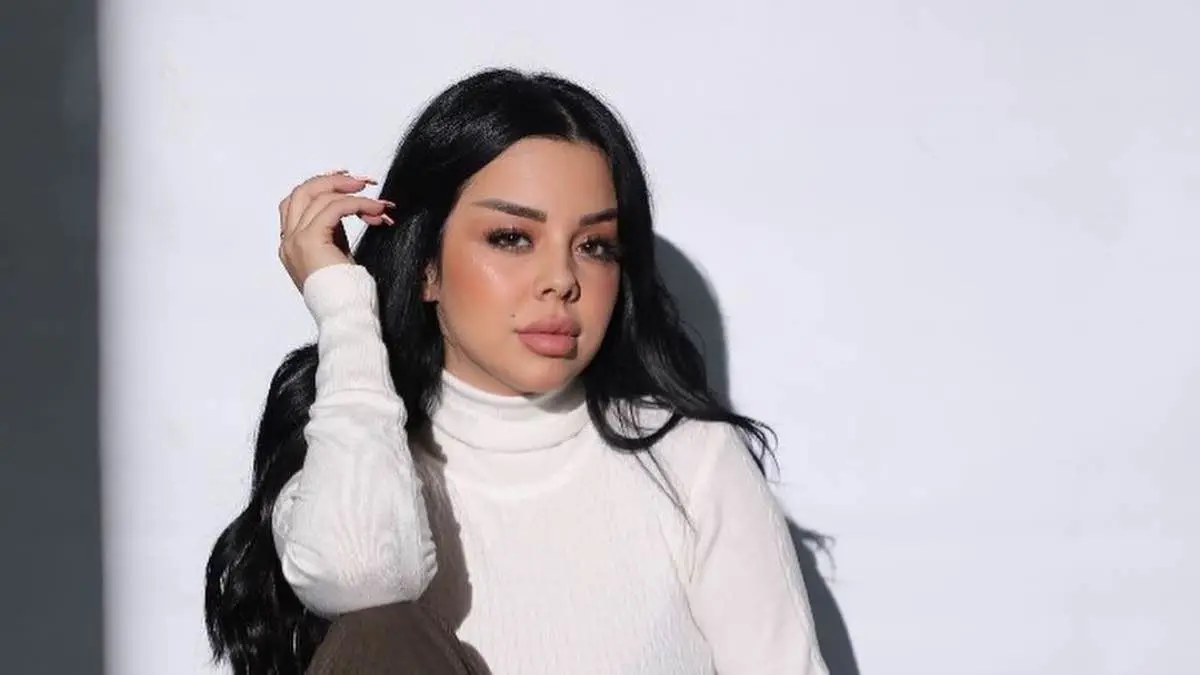 "ملابسها تحمل اسم موقع إباحي".. فنانة سورية ترد على التهم (فيديو)