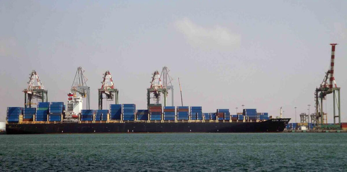 ما الذي سيجنيه ميناء عدن من تحرير سوق المشتقات النفطية؟