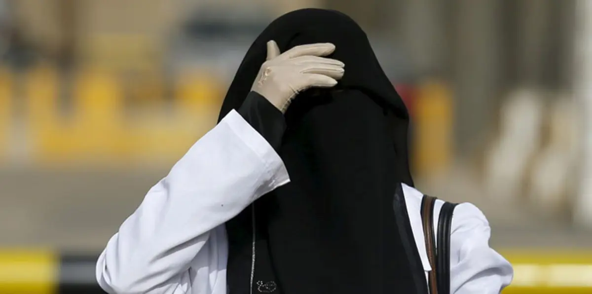 سيدة خليجية تقدمت بدعوى طلاق.. فابتزها زوجها بهذه الطريقة