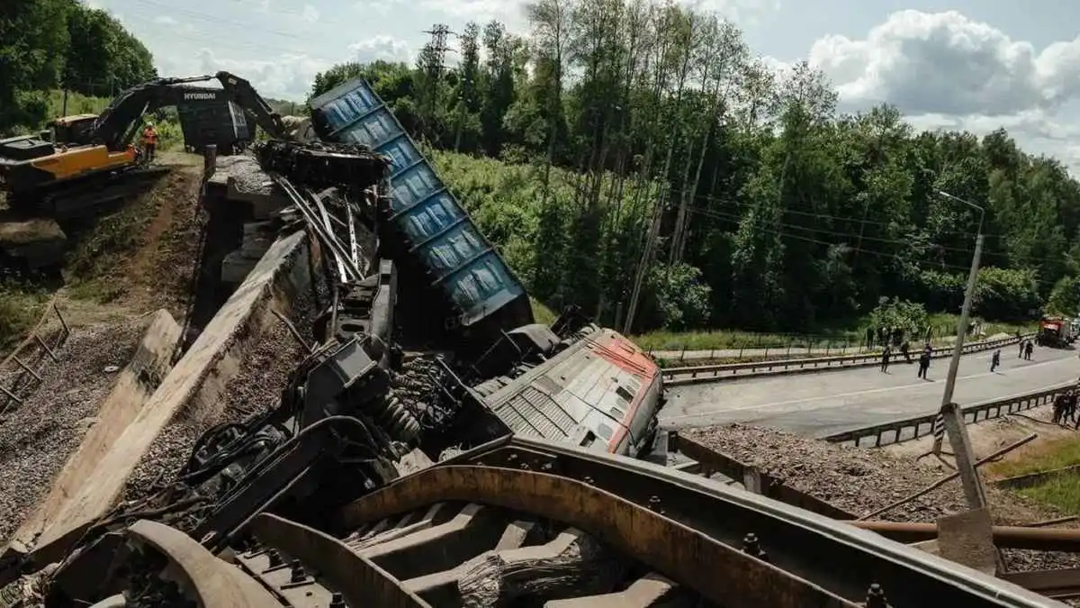 خلف قتيلين من الحرس الوطني.. انفجار غامض يهز سكك أوريول غرب روسيا