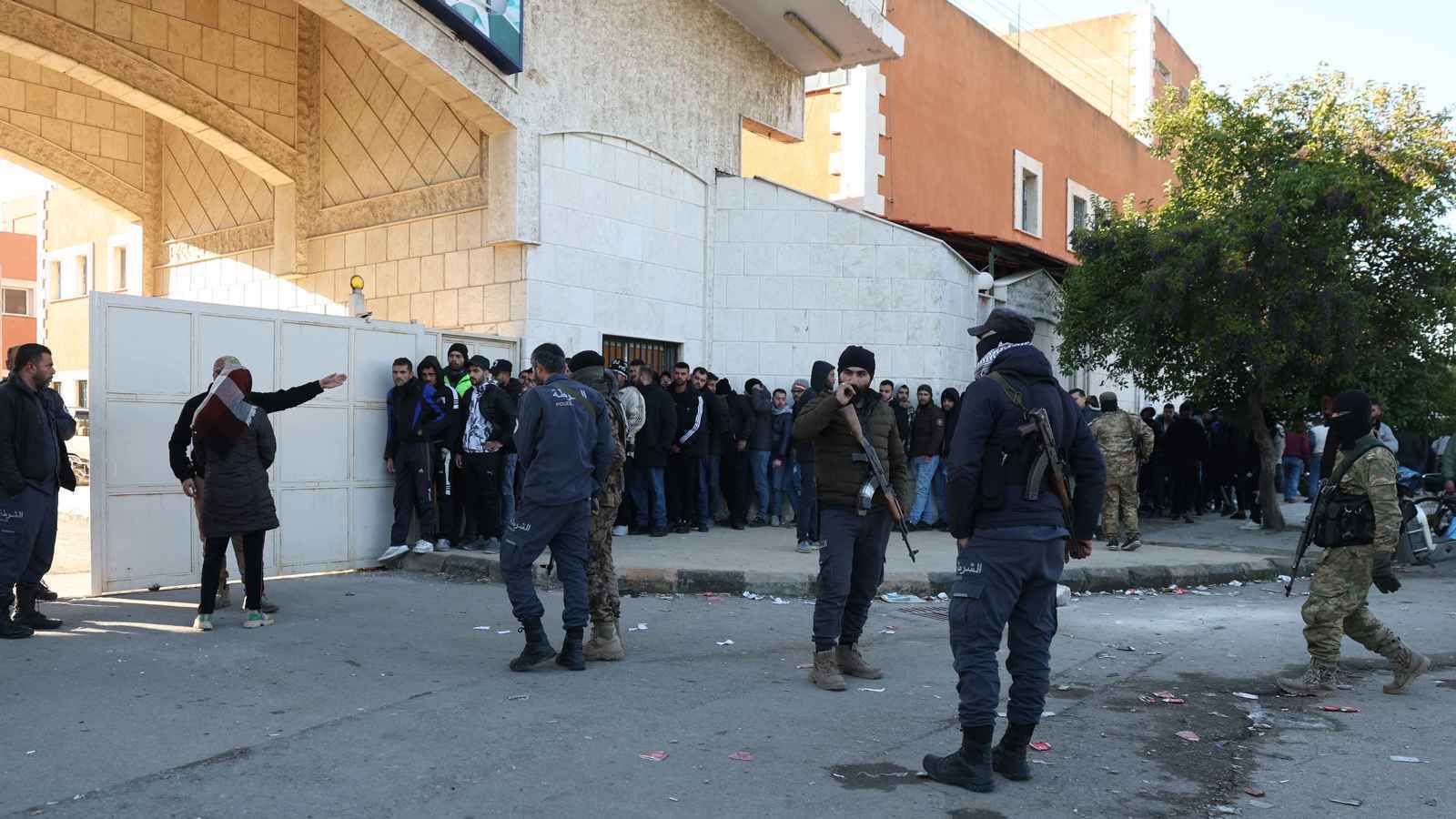 المرصد السوري: كمين طرطوس استهدف حماية أحد سفاحي صيدنايا