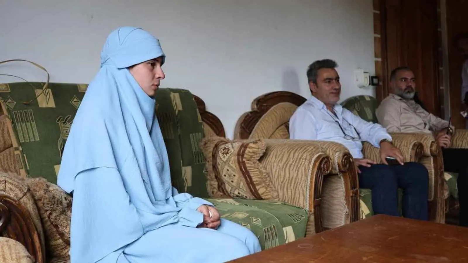 اختطاف طالبة وظهورها بشكل مفاجئ "متزوجة ومنقّبة" يثير جدلا في سوريا