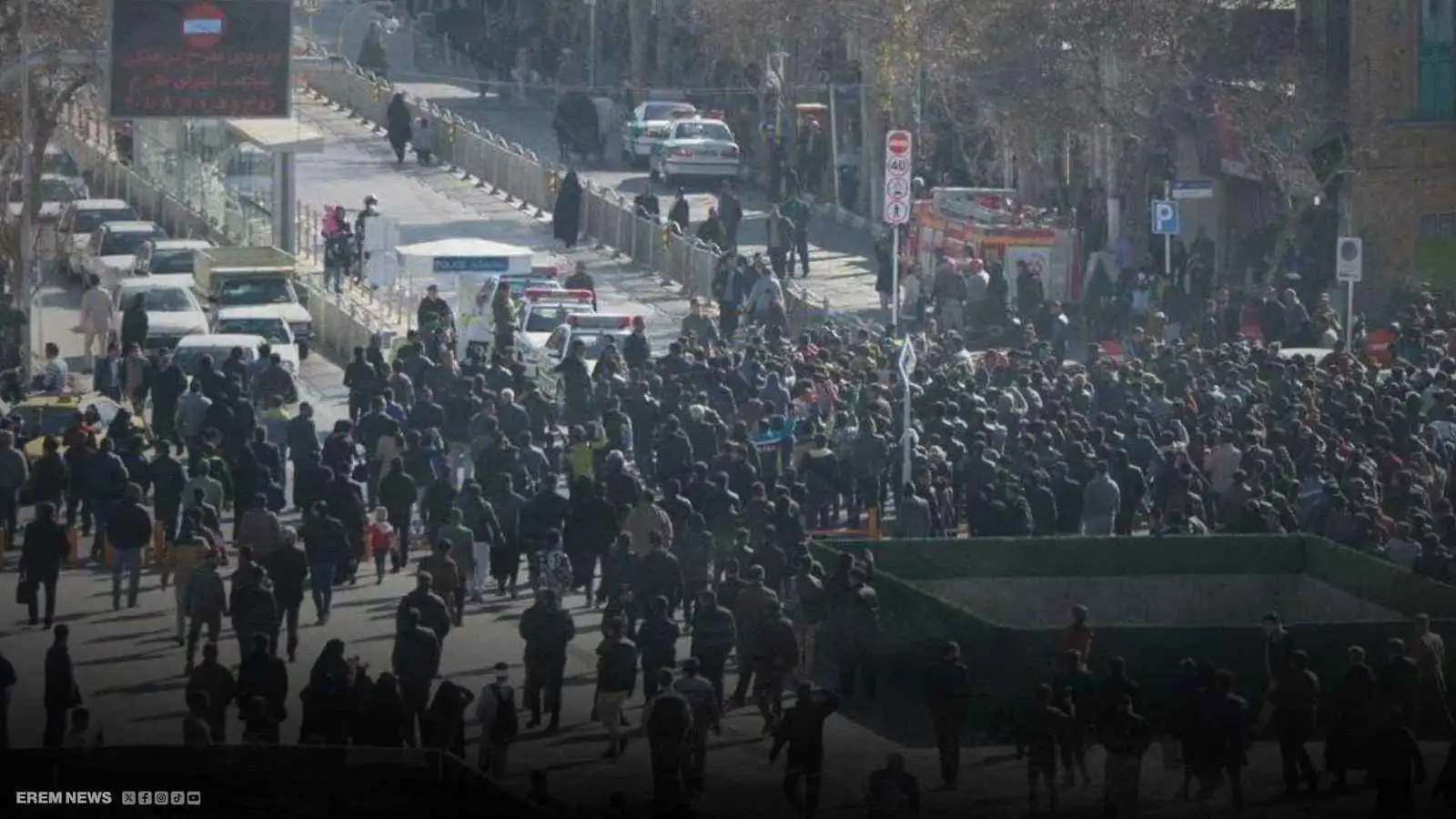 إيران.. مقتل ضابط شرطة طعنا خلال الاحتجاجات في طهران