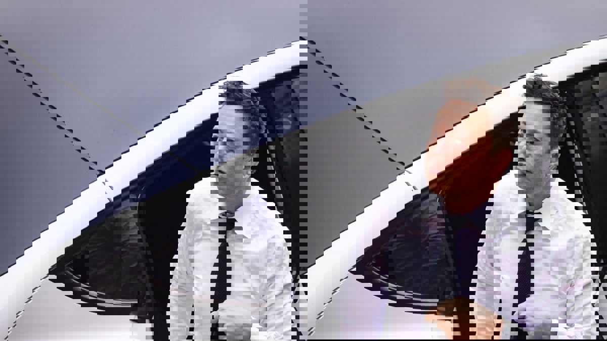 طفولة إيلون ماسك وتنافسه مع بيل غيتس.. سيرة ذاتية تكشف أسراره