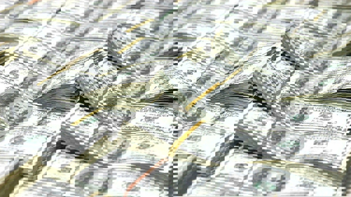 ادعى العثور على 1.7 مليون دولار .. الشرطة الأردنية: سائق التاكسي "الأمين" محتال