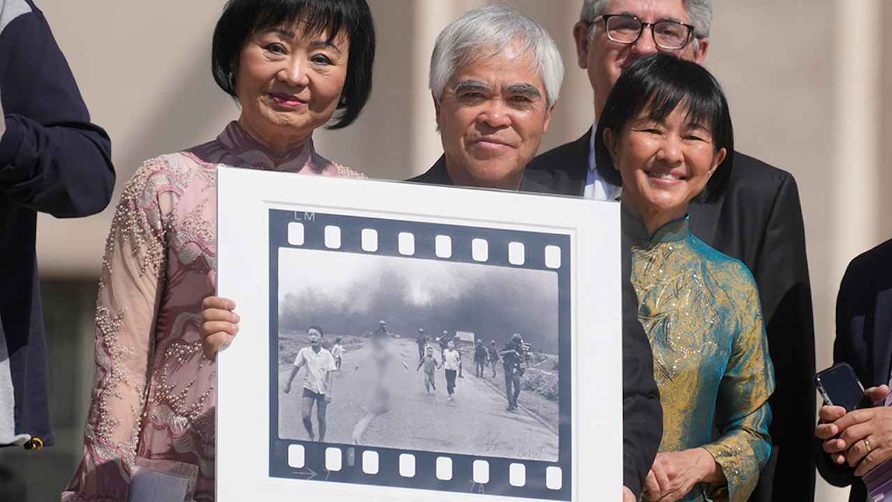 لغز "فتاة النابالم".. جدل تاريخي ينتهي بتعليق اسم المصور