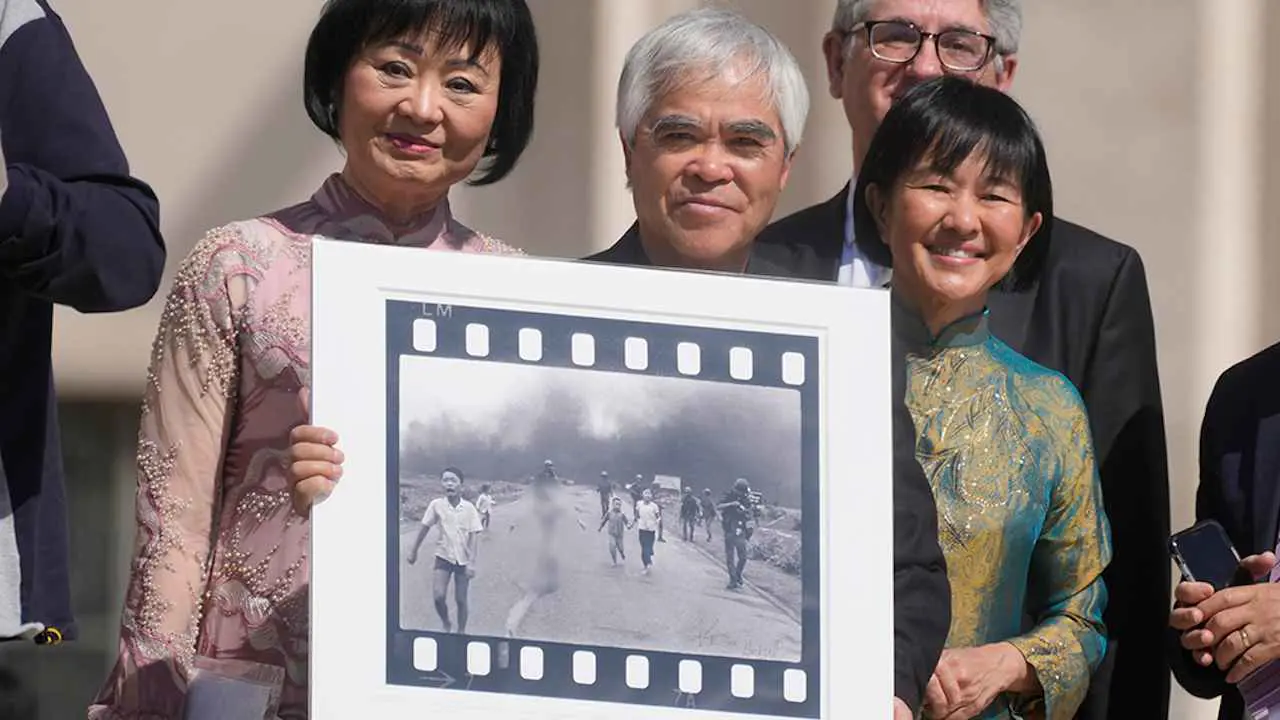 لغز "فتاة النابالم".. جدل تاريخي ينتهي بتعليق اسم المصور
