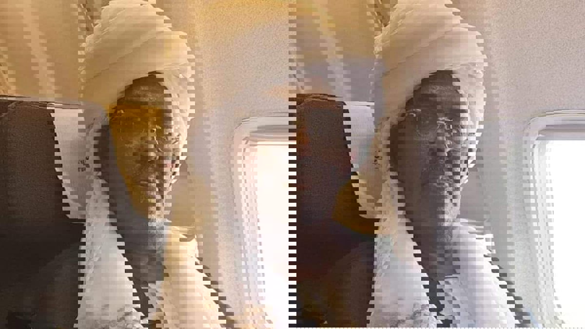 ما دلالات عودة رئيس وزراء نظام البشير إلى السودان؟