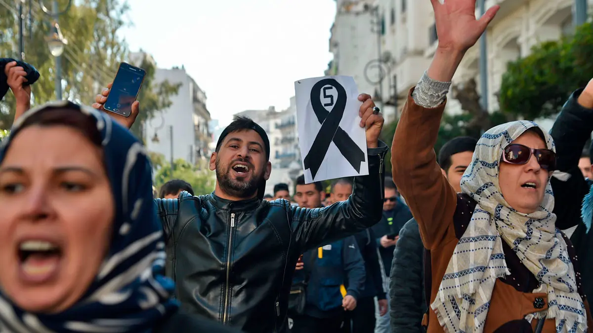 الجزائر تغلق الجامعات لمواجهة حراك الطلاب ضد ترشح بوتفليقة