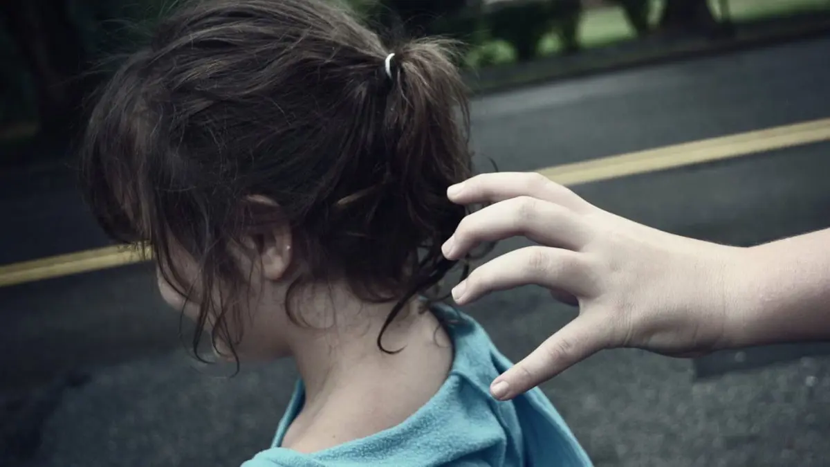 مصري بالكويت يتحرش بطفلة وهكذا نجت من الاغتصاب