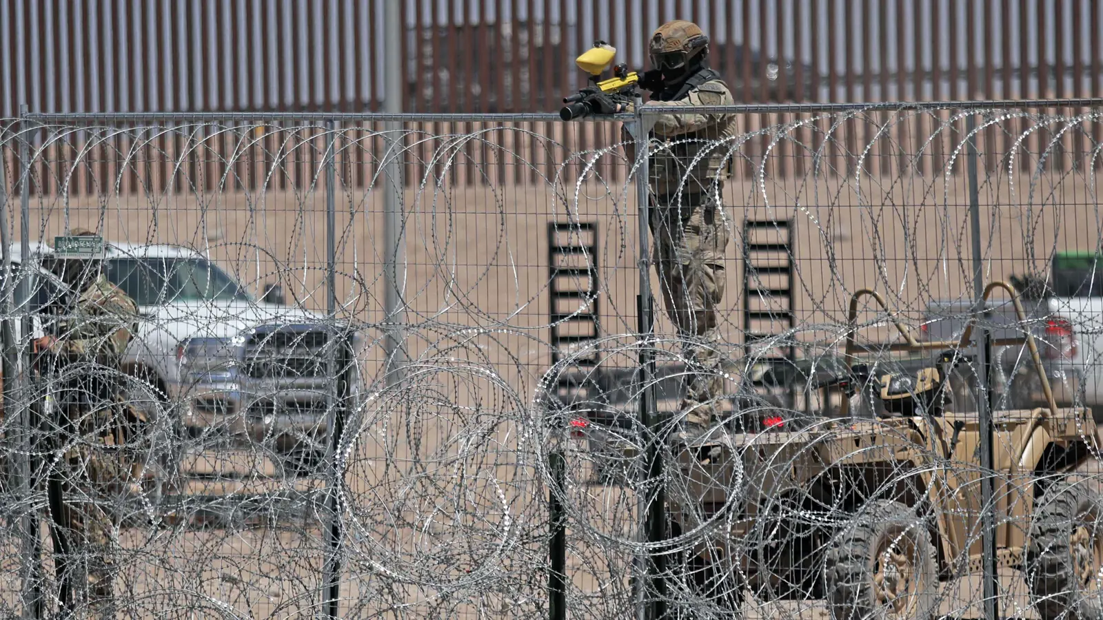 دون ضحايا.. تبادل إطلاق نار على الحدود الأمريكية المكسيكية