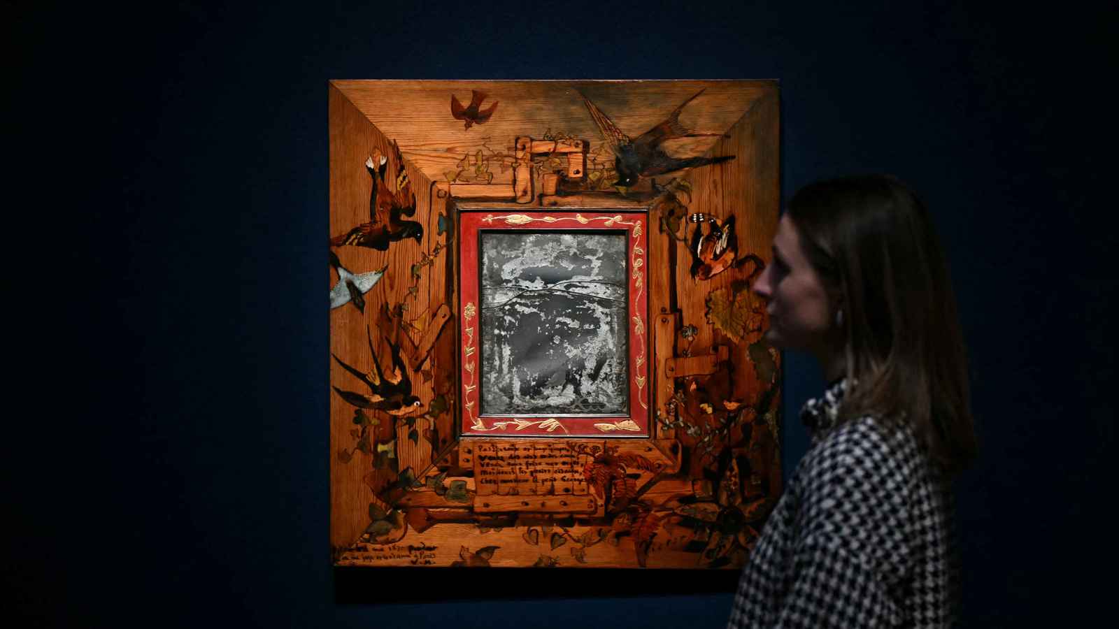 فن الرسم الخفي.. معرض يكشف عن لوحات مذهلة لفكتور هوغو