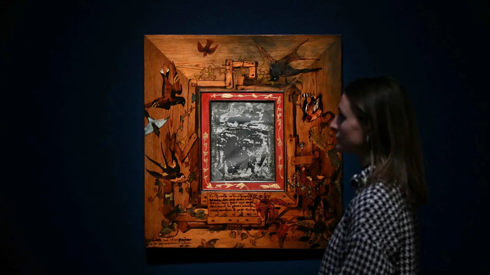 فن الرسم الخفي.. معرض يكشف عن لوحات مذهلة لفكتور هوغو