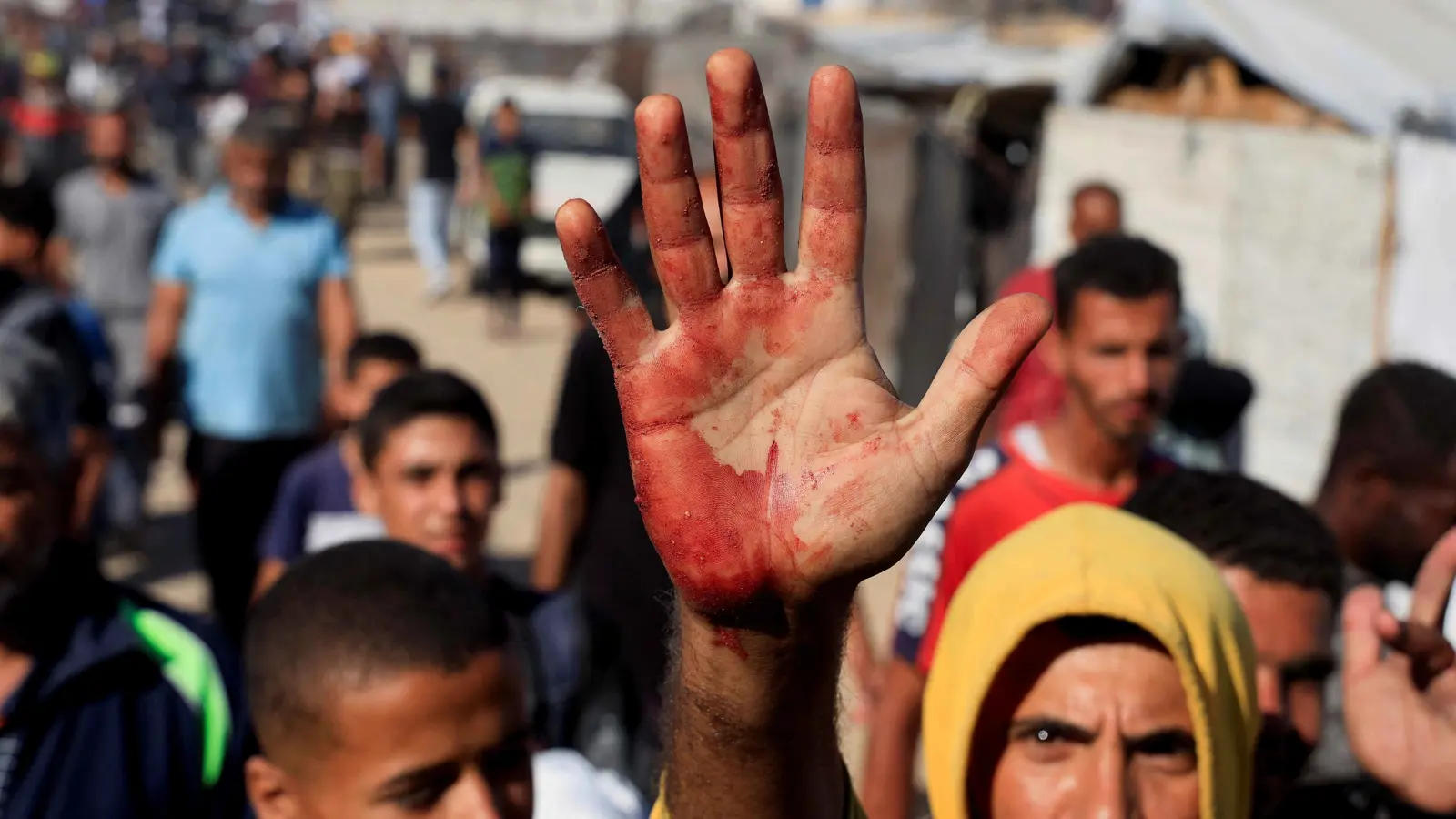 عشرات القتلى بنيران إسرائيلية استهدفت طالبي المساعدات في غزة