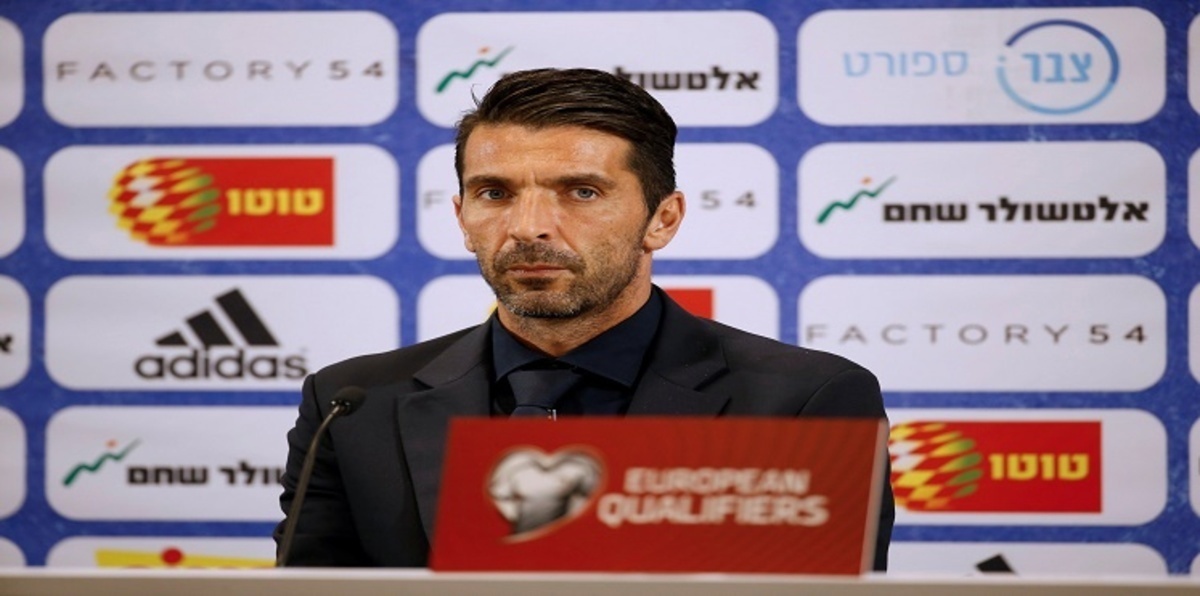 أولاند يشيد ببوفون لدفاعه عن النشيد الوطني الفرنسي