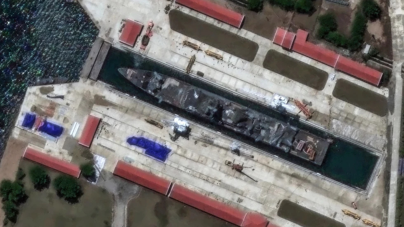 بعد فشل سابق.. زعيم كوريا الشمالية يشرف على تدشين مدمرة جديدة