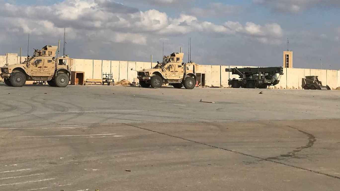 مسيرة مجهولة تستهدف قاعدة التاجي في العراق (فيديو)