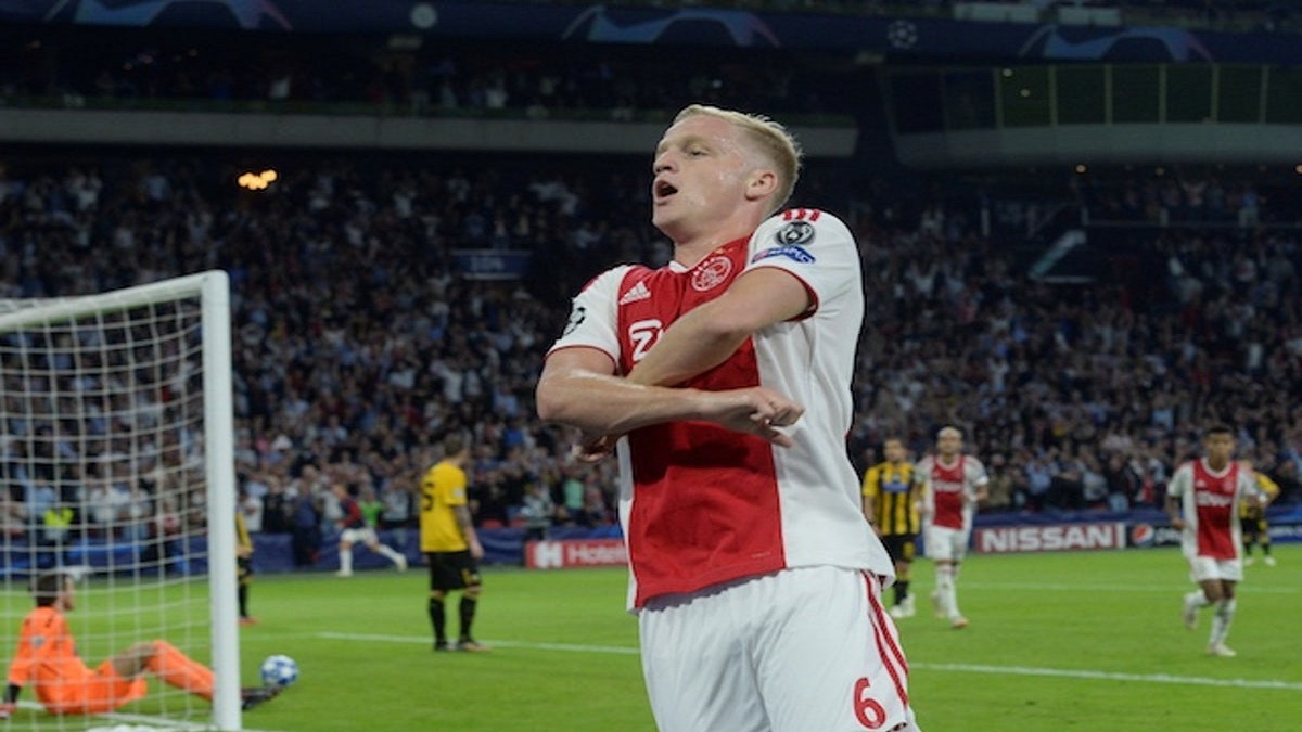 زيدان يعيد التفاوض بين ريال مدريد وفان دي بيك نجم أياكس أمستردام الهولندي