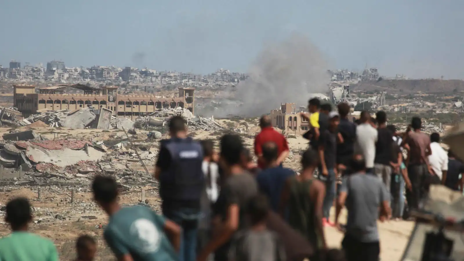 لحماية "مجموعة مسلحة".. مقتل فلسطينيَين في قصف إسرائيلي على غزة