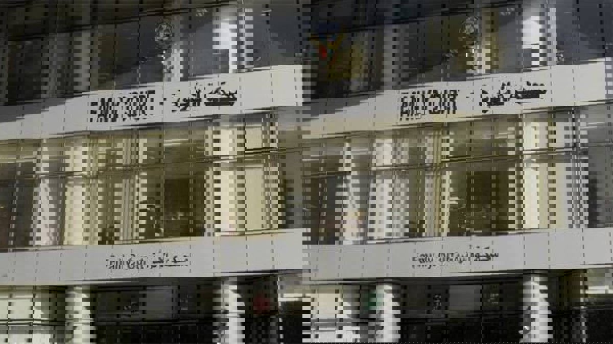 الكويت.. رجل يكتشف صور زوجته على هاتف صديقه