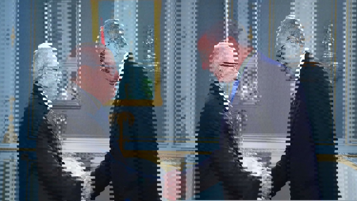 بعد وفاة السبسي.. دعوات لترشيح وزير الدفاع للرئاسة تثير الجدل في تونس