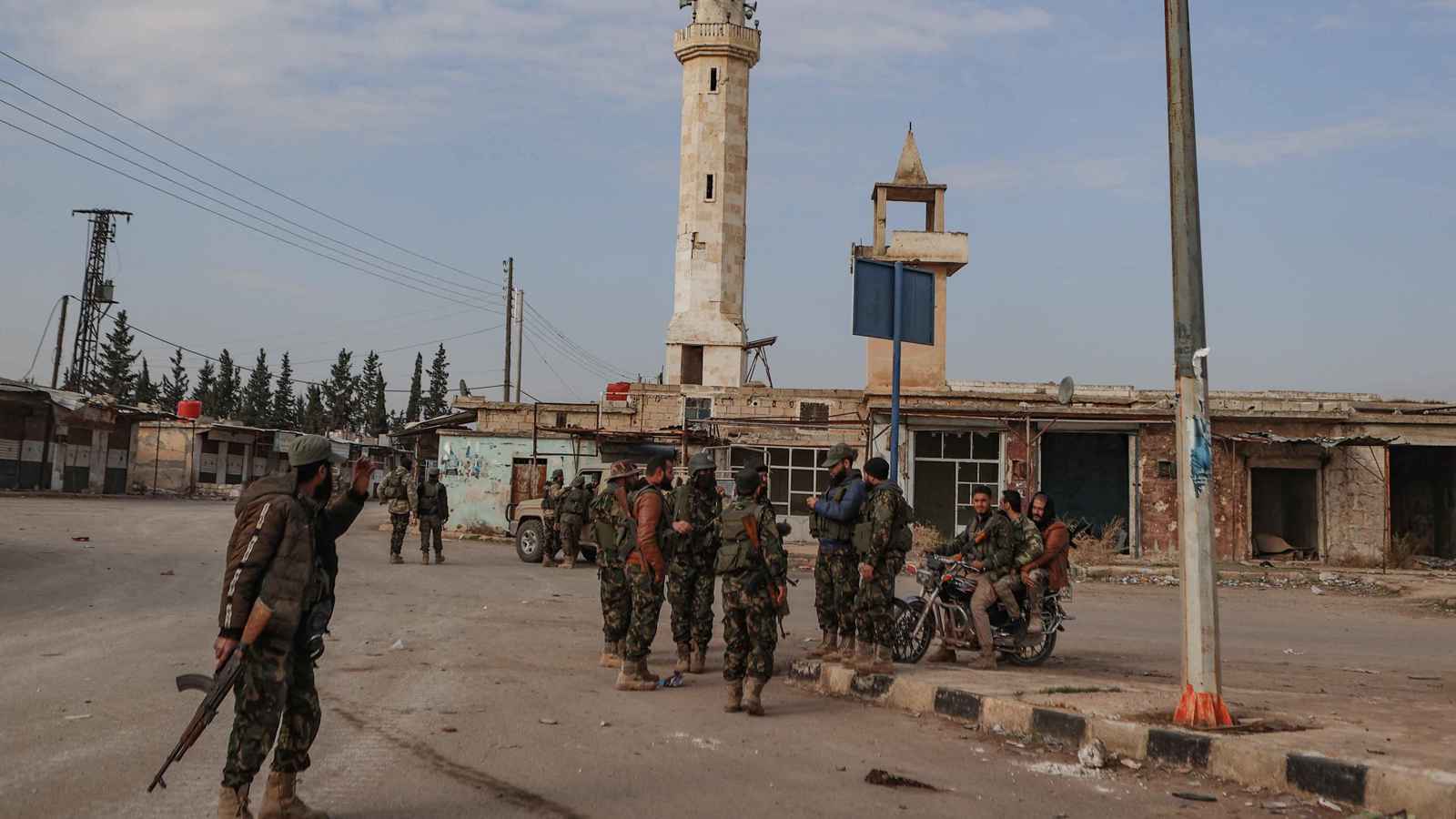 من إدلب إلى حماة.. ما سر "الانهيار السريع" للجيش السوري؟