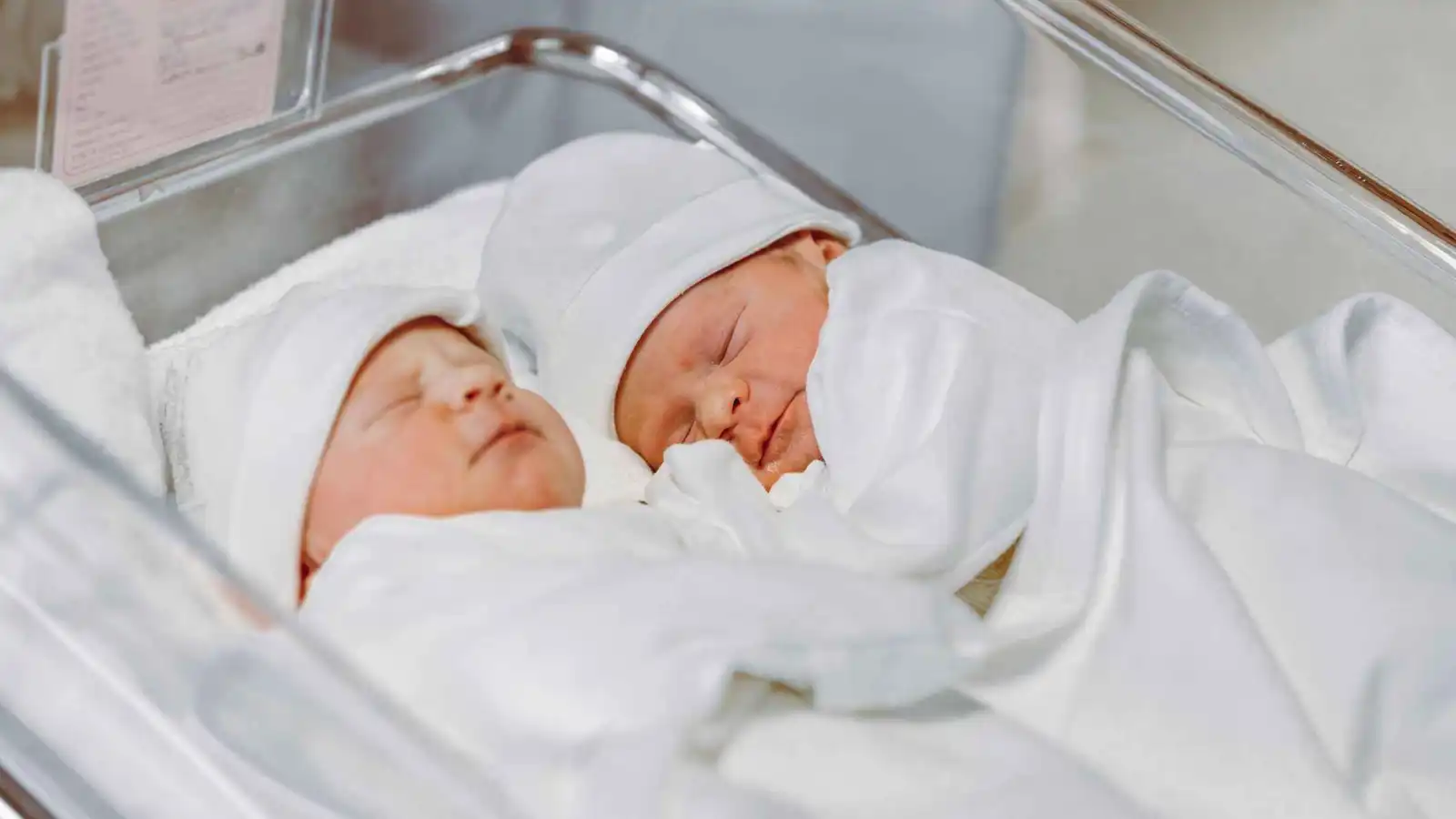 تيك توك يعيد إحياء خرافات "تحديد جنس المولود" بنظريات قديمة