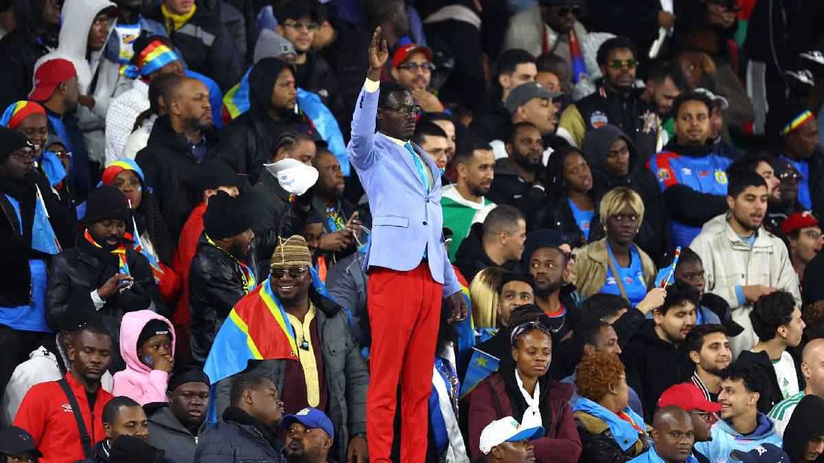 غادر باكيا.. ما قصة مشجع الكونغو الديمقراطية الذي نال احترام الملايين؟ 