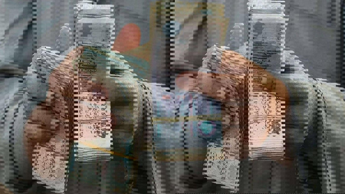 رغم تداعيات كورونا .. ما السر وراء تحسن الجنيه المصري أمام الدولار؟