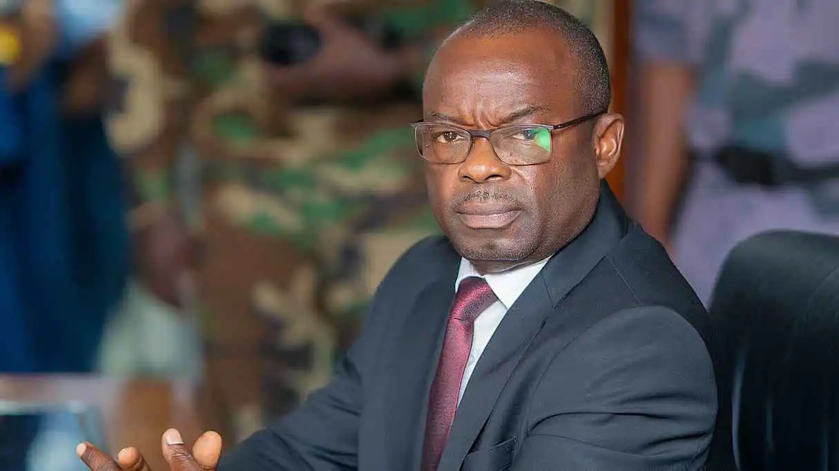 الوزير الغامض الذي يراهن عليه اقتصاد الغابون.. من هو كلوتير كوندجا؟