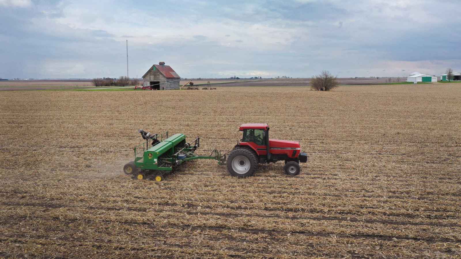 المزارعون الأمريكيون يحذرون من تبعات ترحيل المهاجرين غير النظاميين