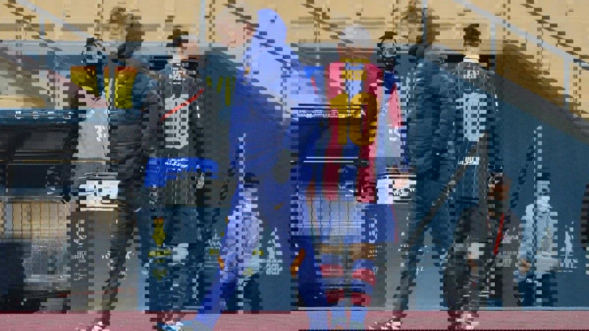 كومان يدافع عن قرار البدء بميسي بعد طرده أمام أتلتيك بيلباو