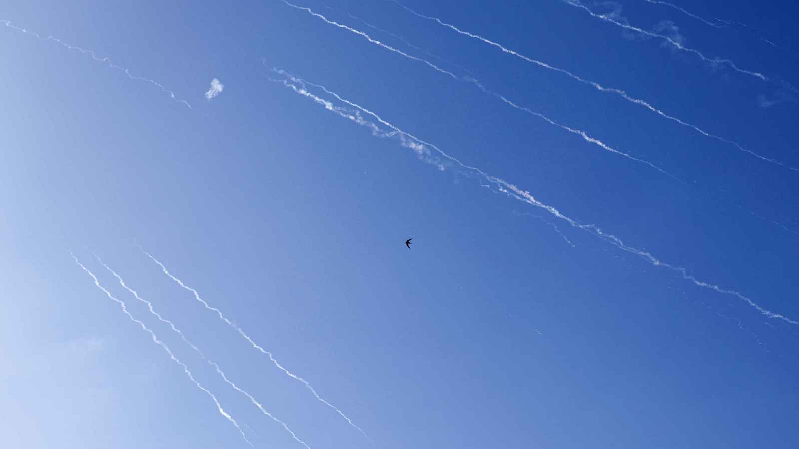 الأعنف خلال يومين.. دمار واسع في إسرائيل إثر هجوم إيراني مزدوج (فيديو وصور)