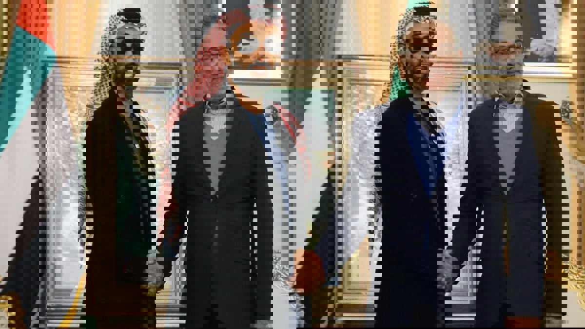 طحنون بن زايد يصل طهران