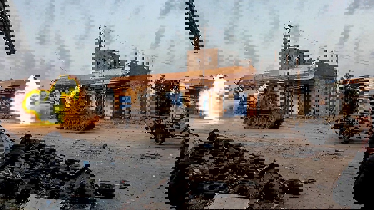 انسحاب قوات حفتر يؤذن بتناحر الميليشيات في طرابلس (فيديو)