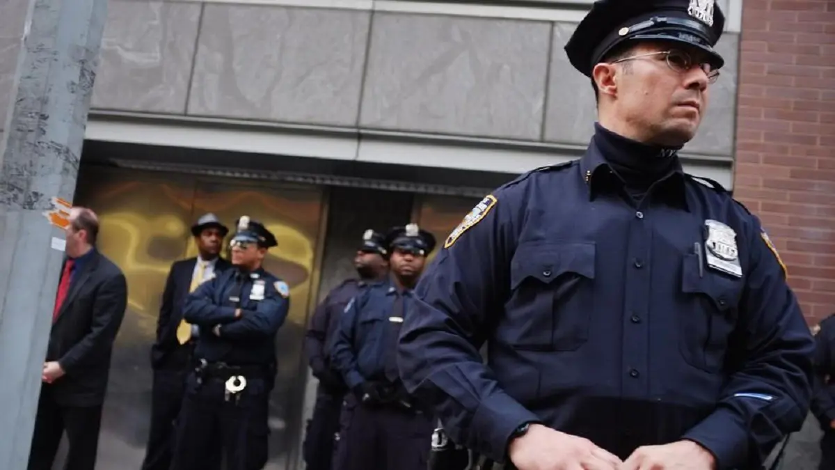 شرطة نيويورك: الرجل الذي أوقف في كاتدرائية "سانت باتريك" كان ينوي السفر إلى روما