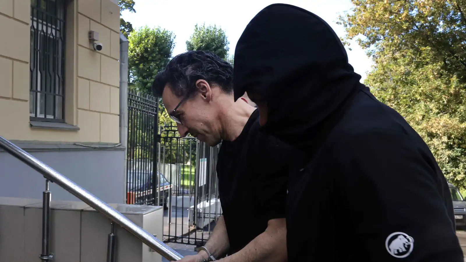 صفقة "تبادل" مع فرنسا.. روسيا تفرج عن فيناتييه مقابل كاساتكين