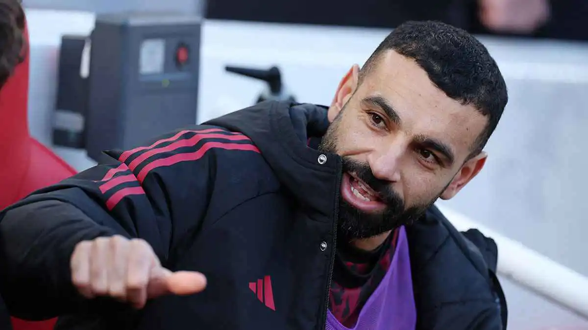 نريده أن يبقى.. جمهور ليفربول يوجه رسالة لمحمد صلاح (فيديو)