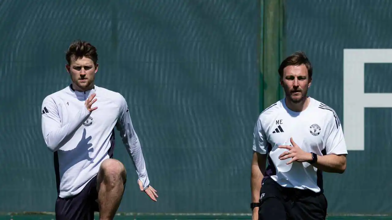 مانشستر يونايتد ينشر صورا لتدريب ماتيس دي ليخت (شاهد)