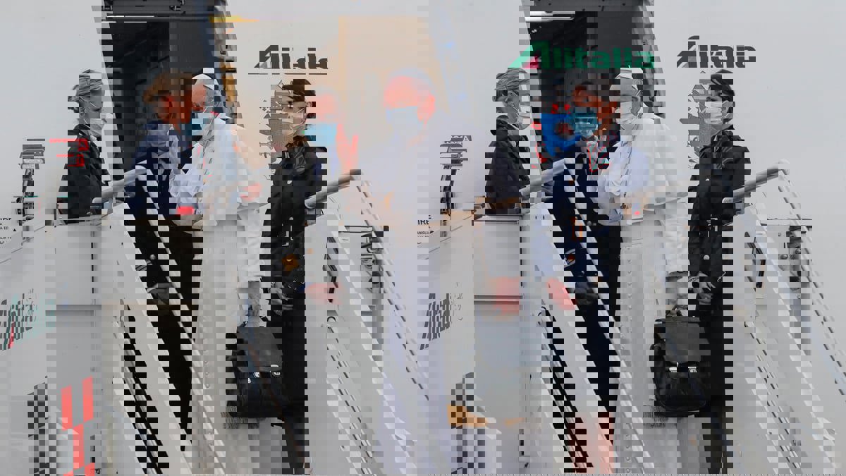 يصر على حملها بيده.. ماذا في حقيبة البابا فرانسيس؟