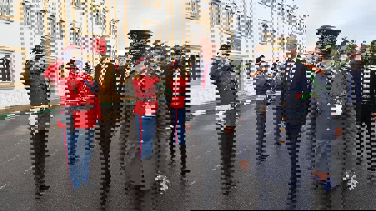 غانتس يستهل زيارته للمغرب من ضريح الملك محمد الخامس