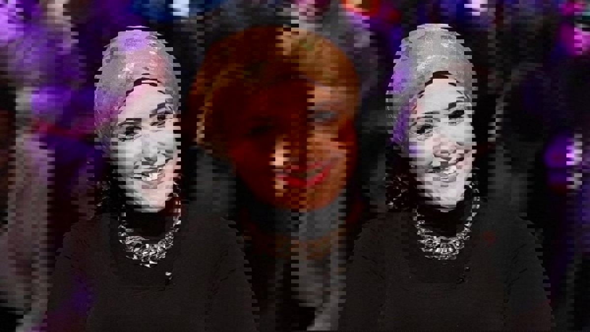 أول تعليق من الفنانة المصرية صابرين بعد خلعها الحجاب