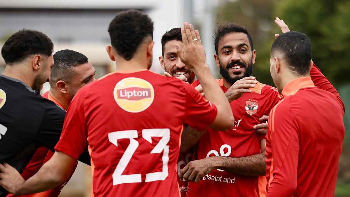 أهان مدربه وتمرد على ناديه.. الأهلي المصري يفاوض لاعبا مثيرا للجدل