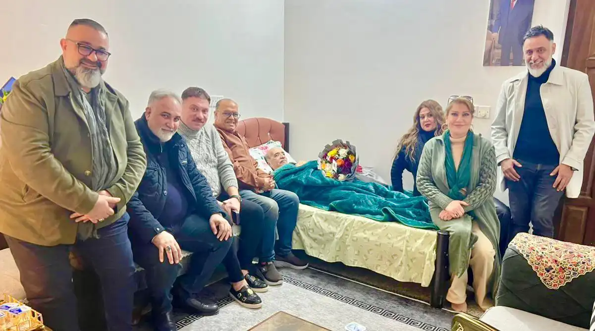 وفد من نقابة الفنانين العراقيين يطمئن على صحة الفنان جاسم شرف