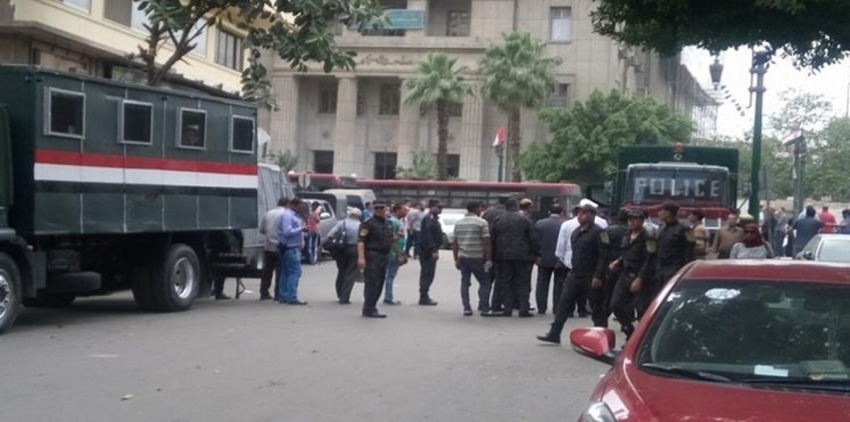 الأمن المصري يحاصر نقابة الصحفيين قبيل اجتماع للأعضاء