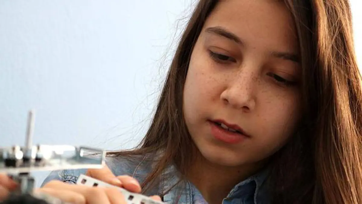 وفاة الشابة السورية الملهمة آمنة اللباد في بلد اللجوء