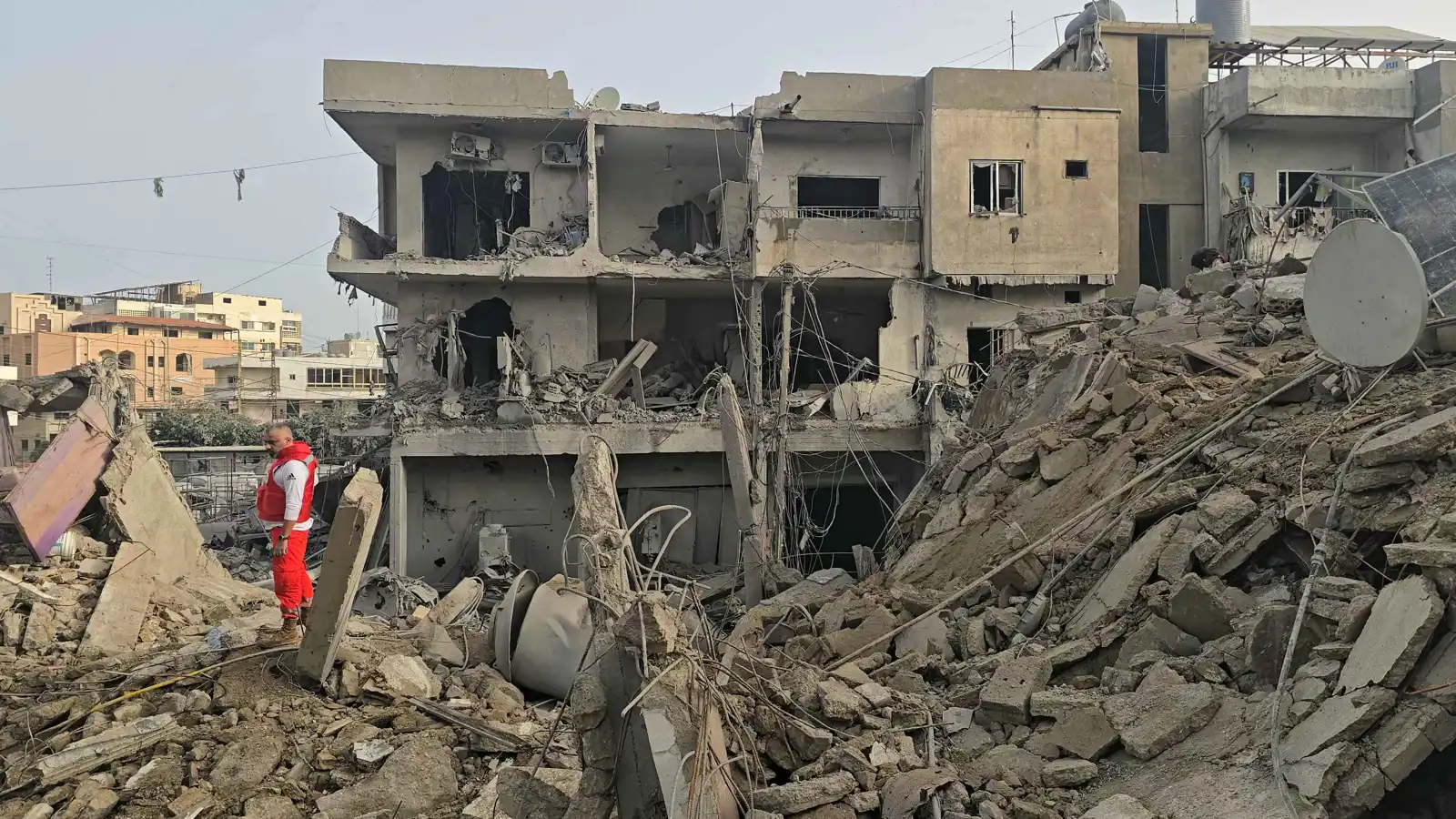 7 قتلى في غارتين إسرائيليتين على صور جنوبي لبنان