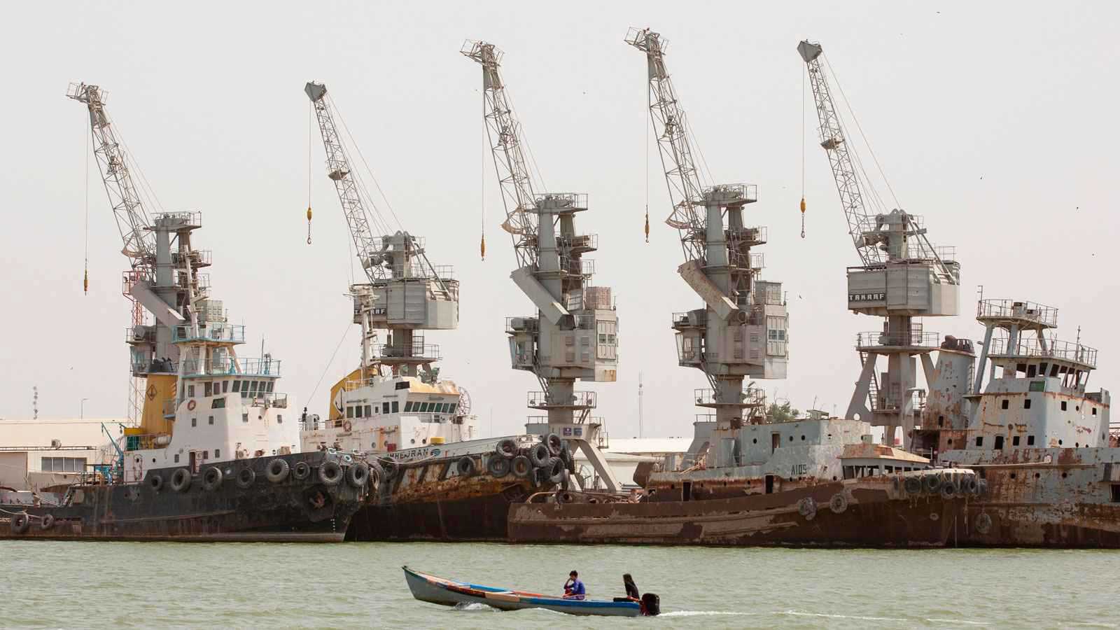 بعد 22 عامًا من غرقه.. انتشال يخت الملك فيصل الثاني في العراق (فيديو)