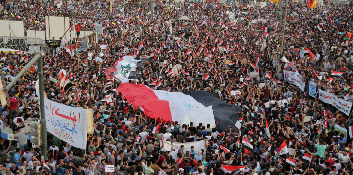 اتساع رقعة الاحتجاجات في العراق.. وغاضبون يحاصرون محل إقامة العبادي بالبصرة (فيديو) 